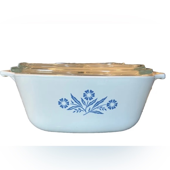 Corning Ware Blue Cornflower 1 1/2 Qt With Lid- GREAT CONDITION
